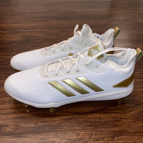 foot locker baseball cleats